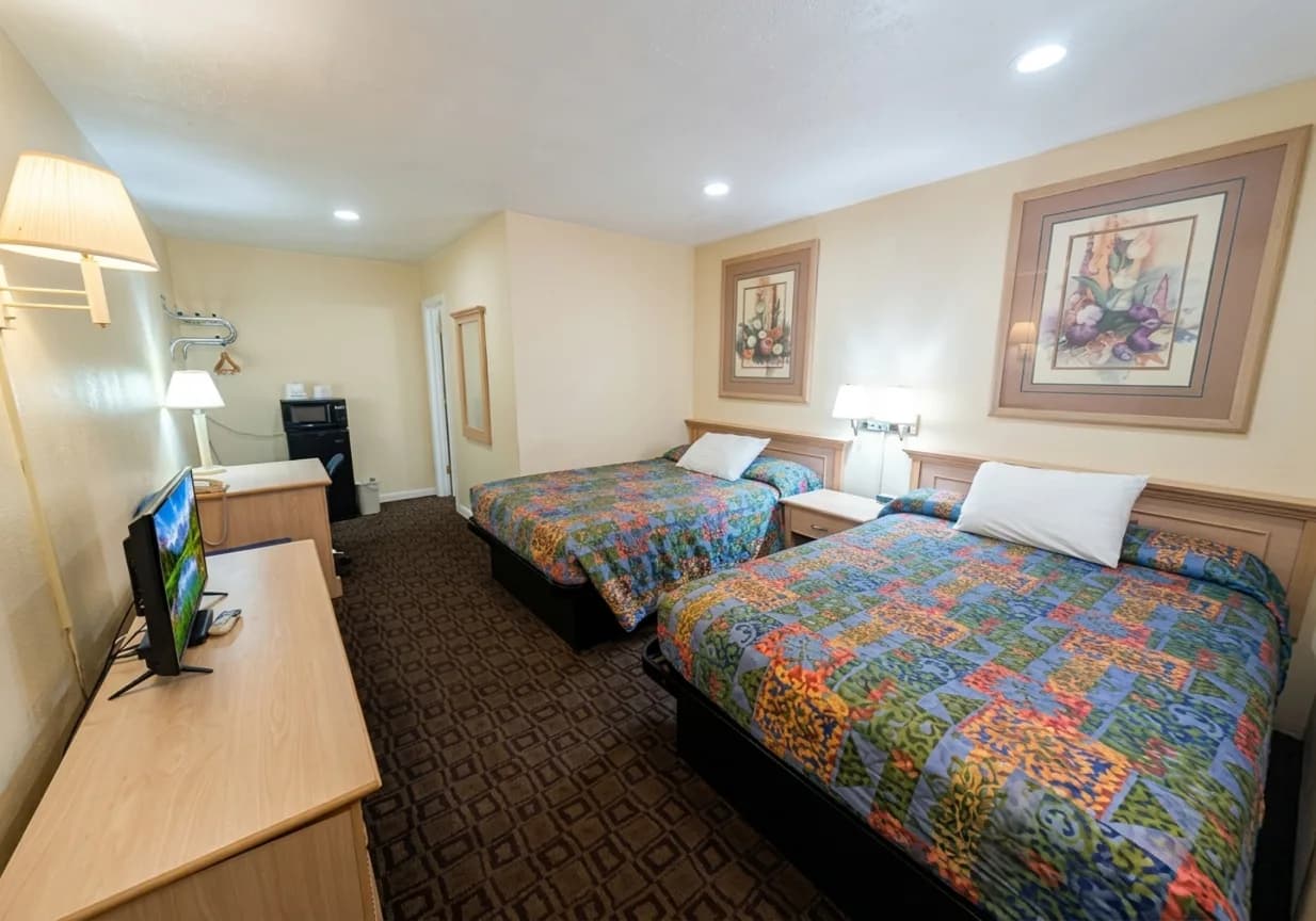 Two Double Beds - Non-Smoking Upstairs